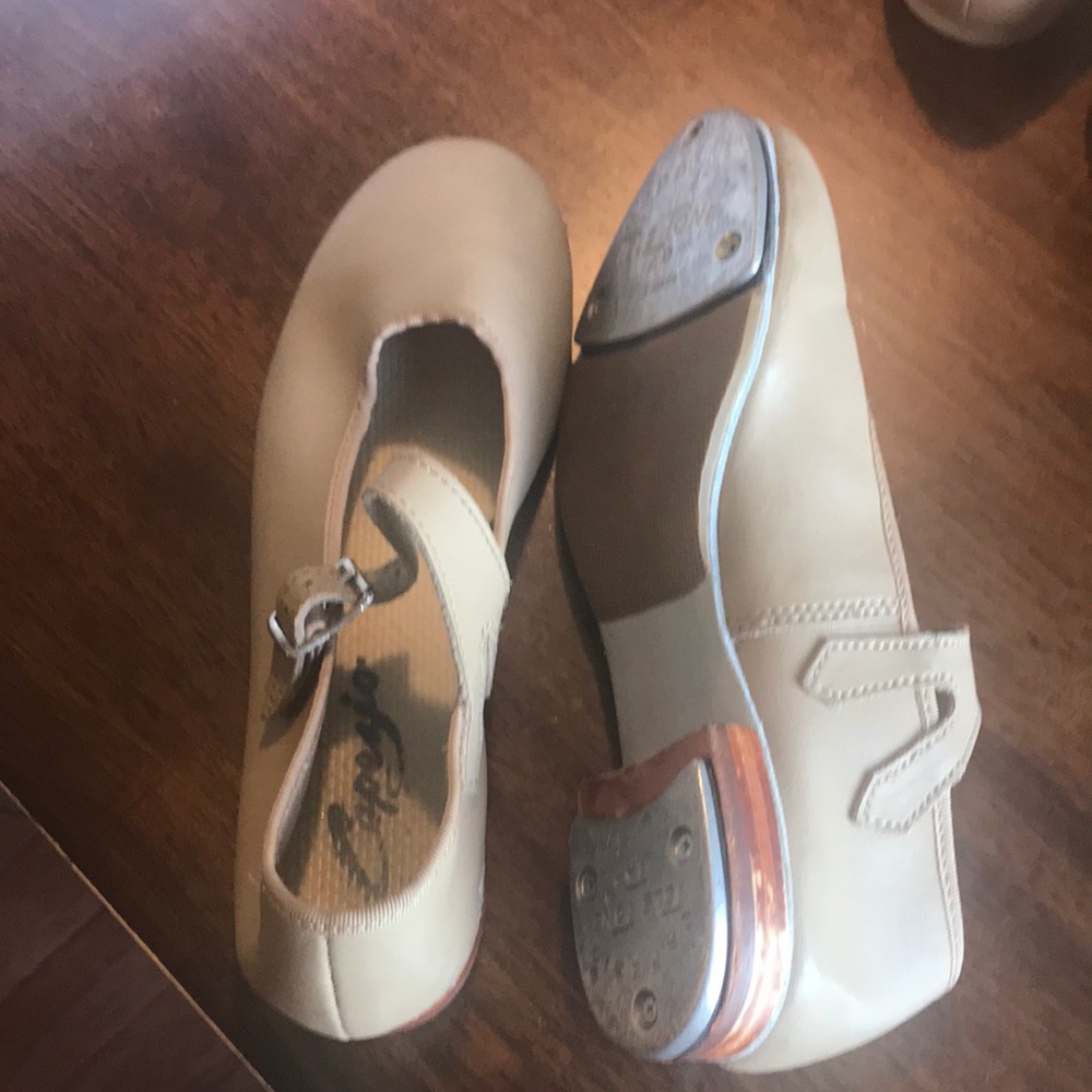 girls capezio tap shoes
